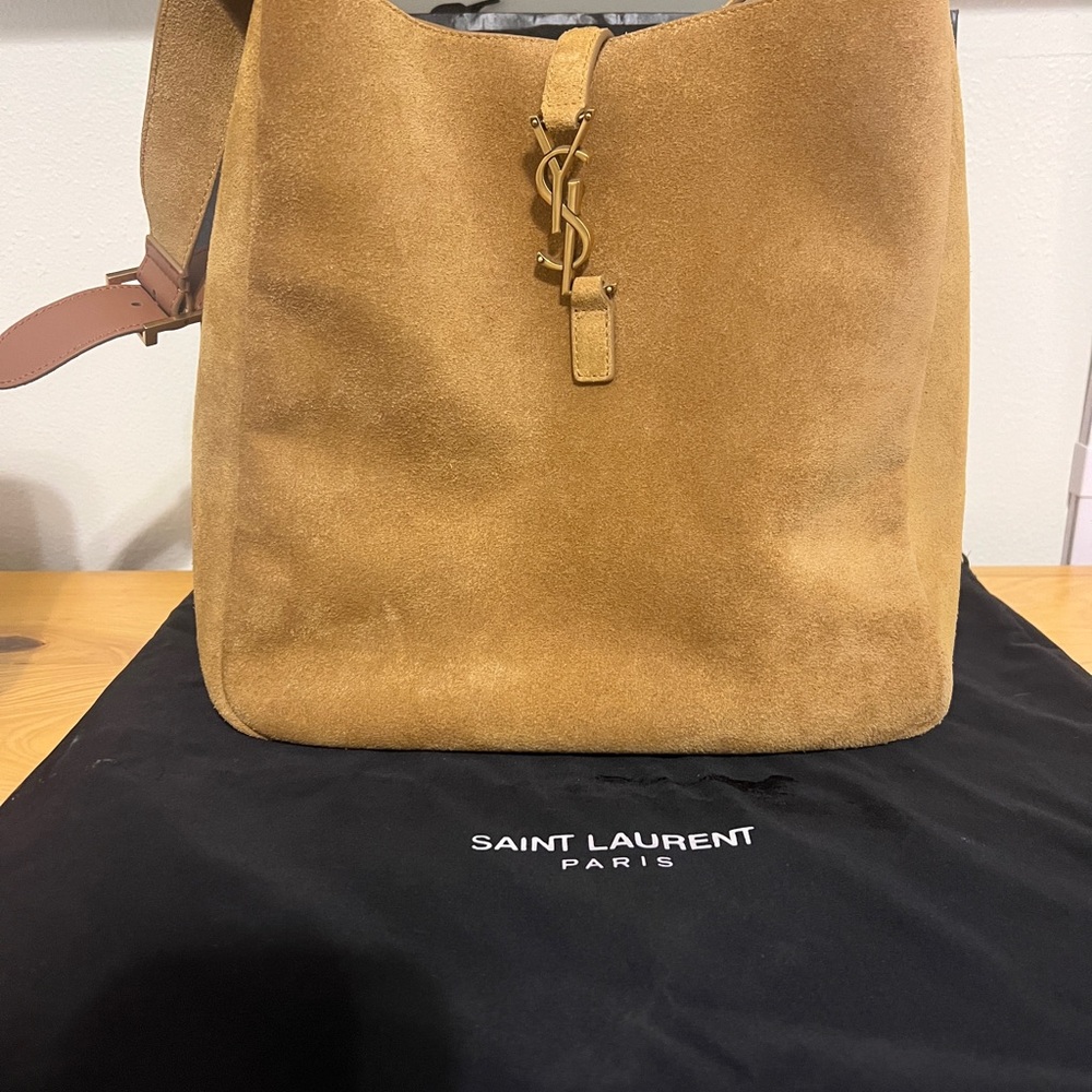 Large Shoulder Suede Hobo Shoulder Handbag. - Picture 6 of 6